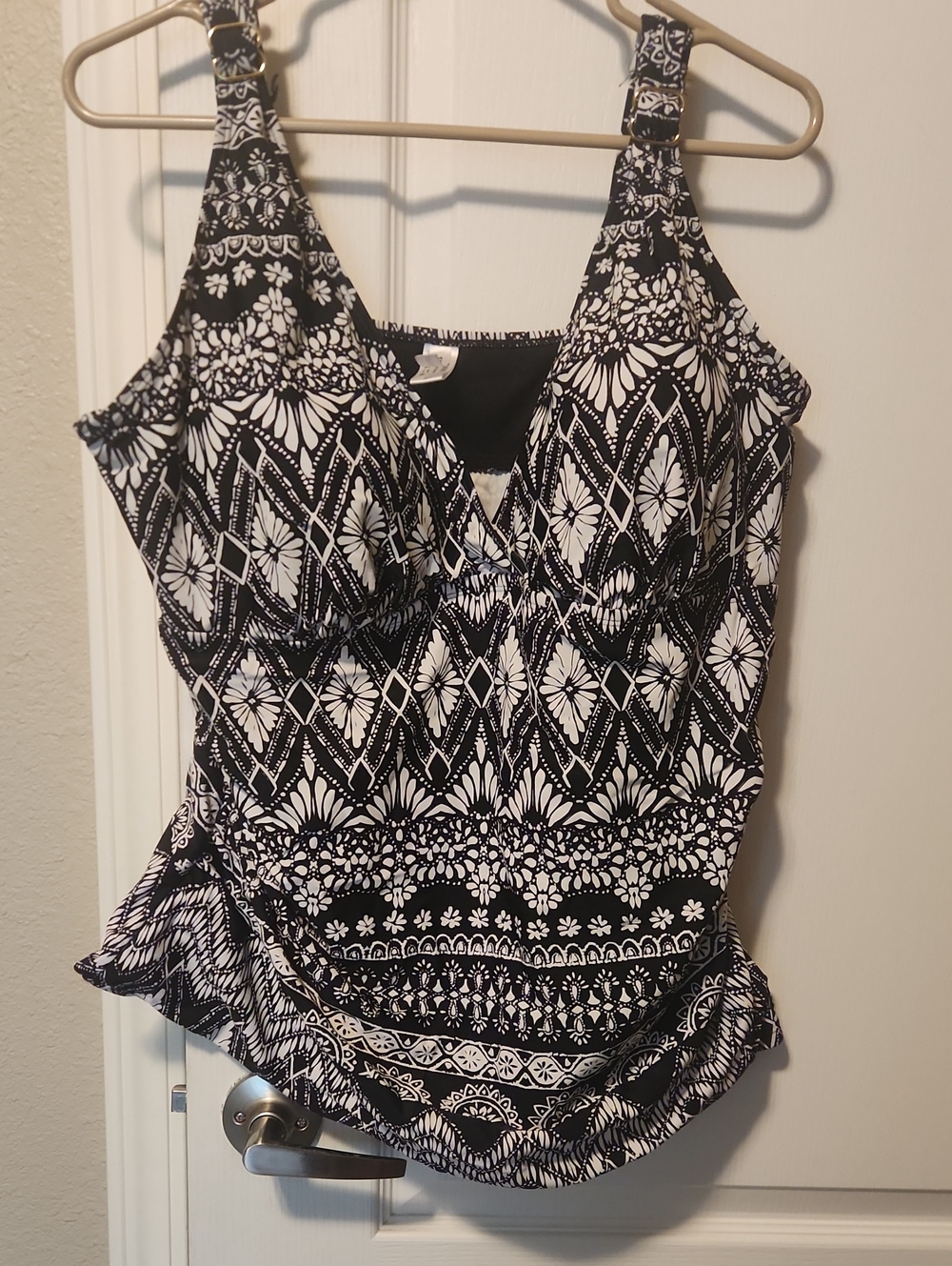 St. John's Bay Black & White Floral Print Tankini Top